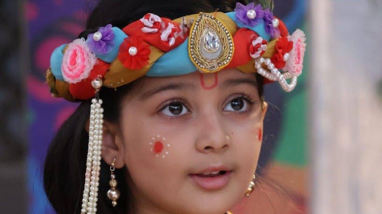 Abhira elated Abhira wanted to celebrate this Janmastami with fun and happiness as her daughter is back after 7 years. Abhira turns Maira as Lord Shri Krishna and praises her, Myra also enjoys this love and pampering.
