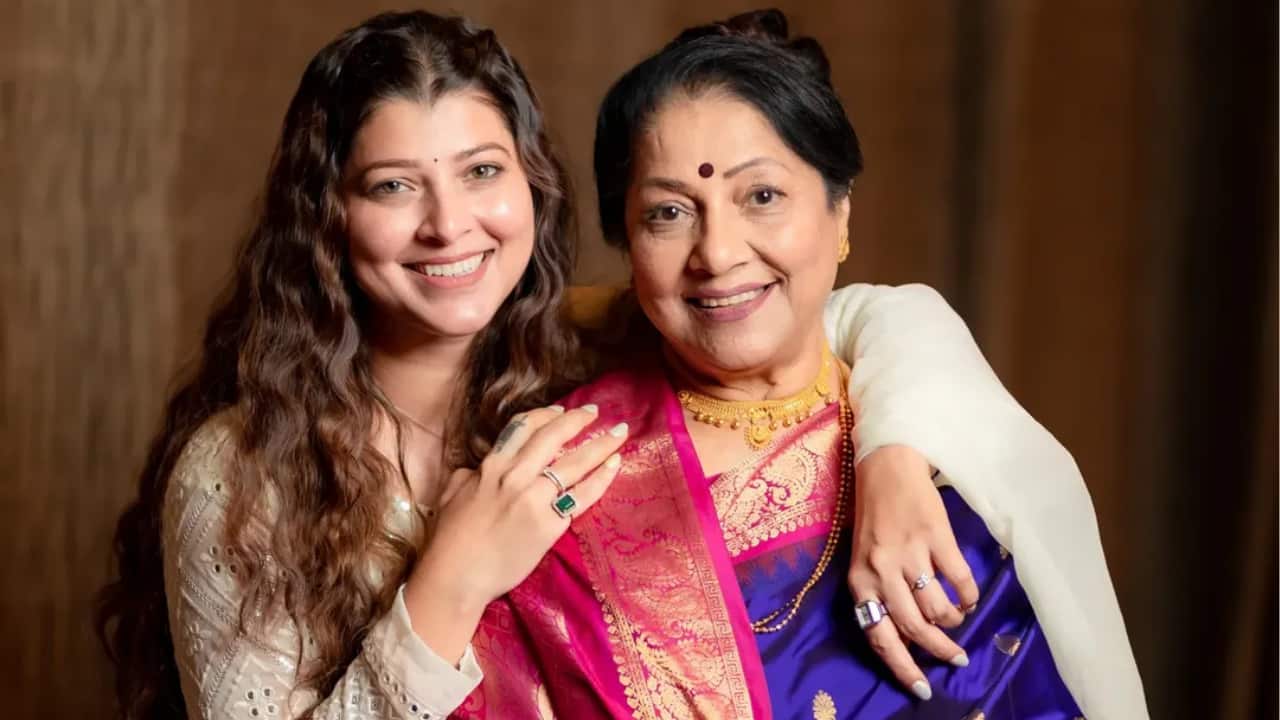 Veteran actress Jyoti Chandekar, Tejaswini Pandit's mom passes away at 68