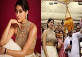 Janhvi Kapoor celebrates Janmashtami with Dahi Handi, fans cheer loudly as she breaks the Matki
