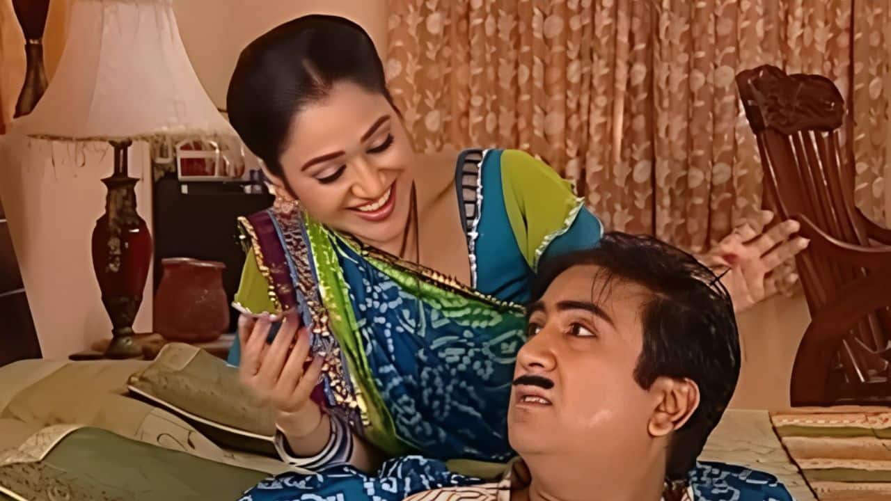 Daya applied shampoo instead of oil on Jehtalal’s head In a hilarious case of mistaken identity, Daya Ben mistakenly grabs a shampoo bottle instead of hair oil while giving Jethalal a head massage. Chaos ensues as Jethalal’s hair becomes a foamy, sticky disaster, leaving Daya in a frantic scramble to undo the mess. This wildly funny and over-the-top sequence remains one of the show’s most iconic slapstick moments, leaving fans in stitches.