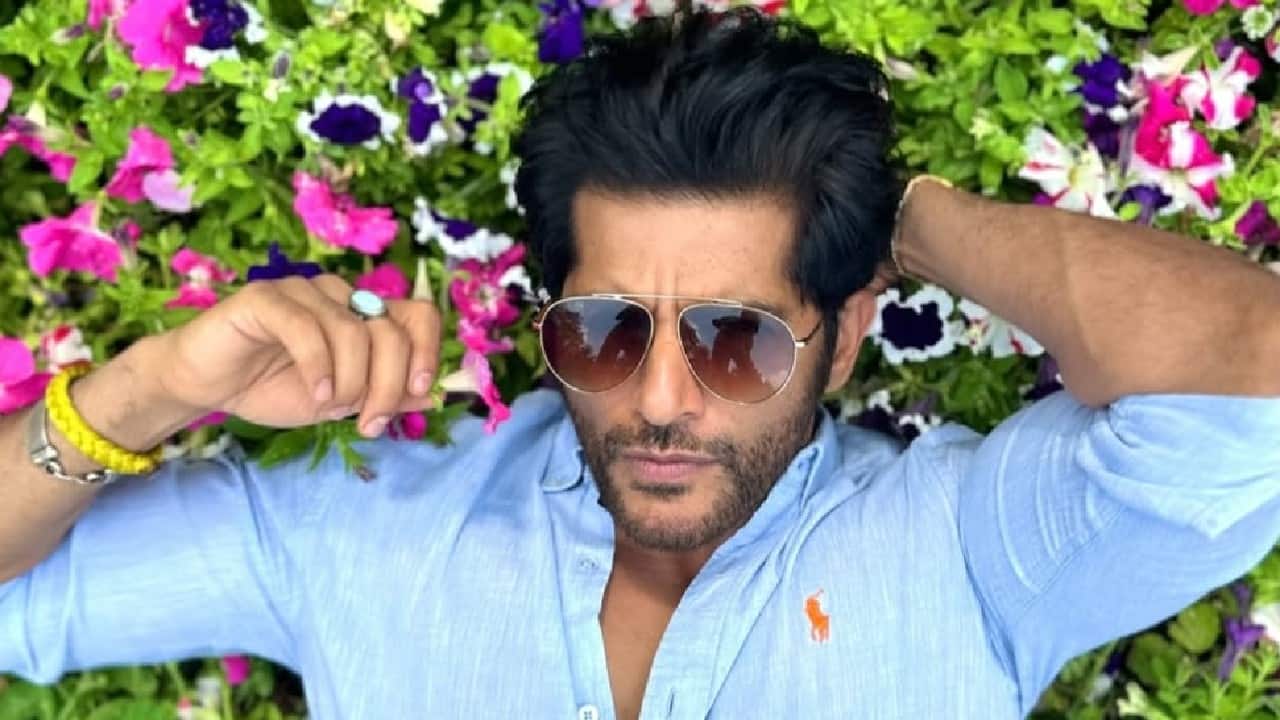 Karanvir Bohra According to reports by Zee News, the television star made Rs 20 lakh a week while competing in Bigg Boss 12. He was a valuable contestant that season because of his devoted fan base and captivating attitude.