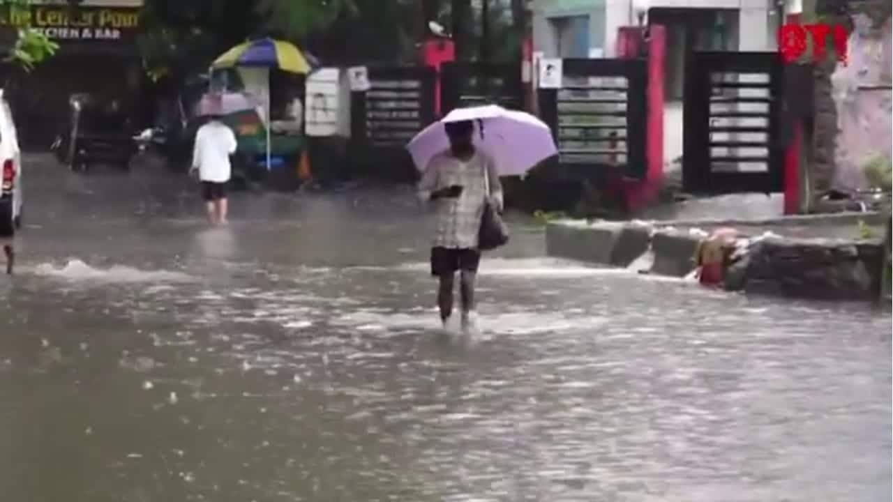 Heavy rains in Mumbai also disrupted air and road travel, forcing nine flights to abort landing and perform a ‘go-around’, while one flight was diverted due to poor visibility and weather conditions. (Photo: X)