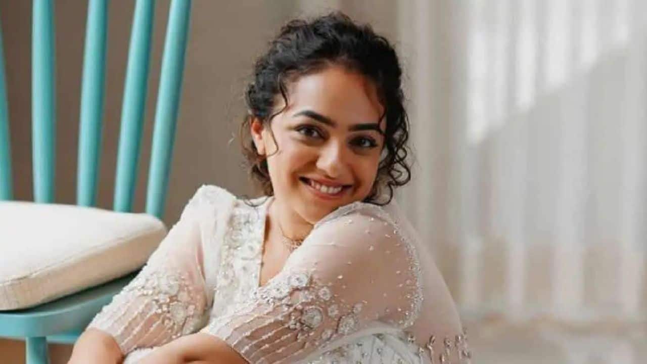 The ensemble cast includes Yogi Babu, Chemban Vinod, Mynaa Nandhini, Saravanan, Kaali Venkat, Deepa, and Roshini Haripriyan. Even though critics had various things to say about the movie, it did well at the box office. Sir Madam was the name of the movie in Telugu. The ensemble cast includes Yogi Babu, Chemban Vinod, Mynaa Nandhini, Saravanan, Kaali Venkat, Deepa, and Roshini Haripriyan. Even though critics had various things to say about the movie, it did well at the box office. Sir Madam was the name of the movie in Telugu.