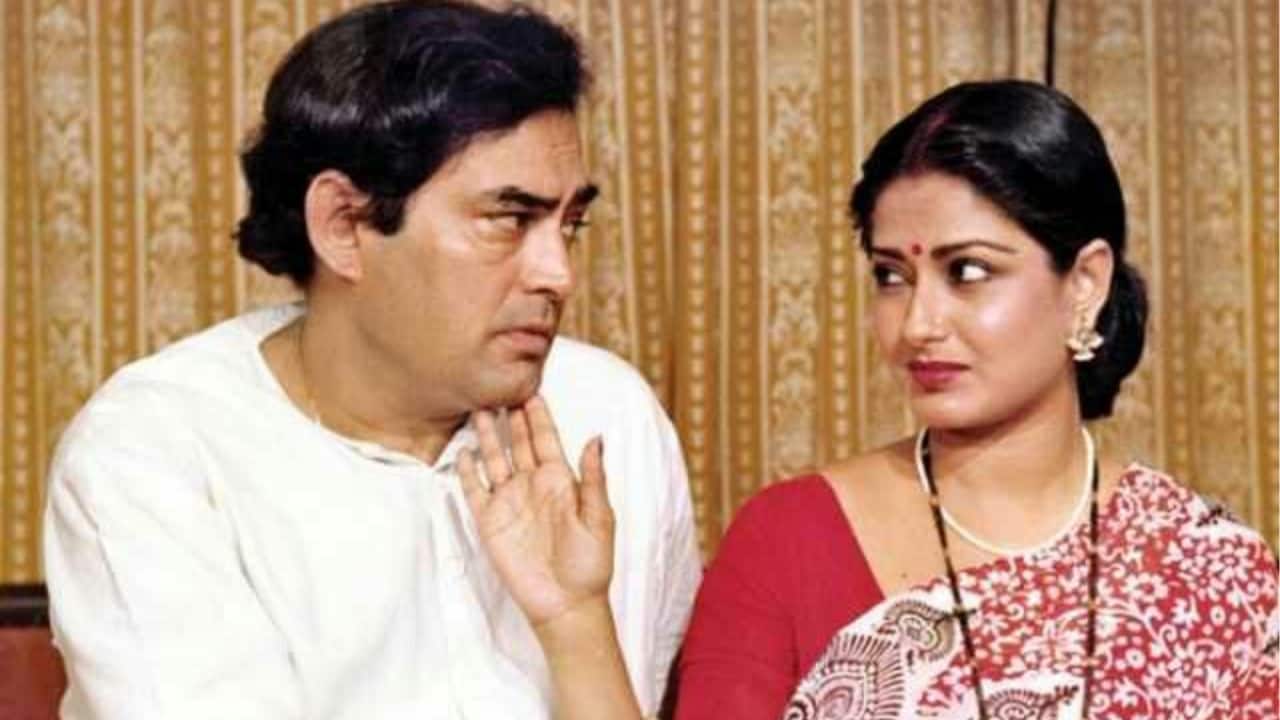 Angoor (1982) A timeless comedy of errors adapted from Shakespeare’s The Comedy of Errors, Angoor is still hailed as one of Bollywood’s finest comedies, thanks to Sanjeev Kumar and Deven Verma’s performances. Angoor (1982) A timeless comedy of errors adapted from Shakespeare’s The Comedy of Errors, Angoor is still hailed as one of Bollywood’s finest comedies, thanks to Sanjeev Kumar and Deven Verma’s performances.