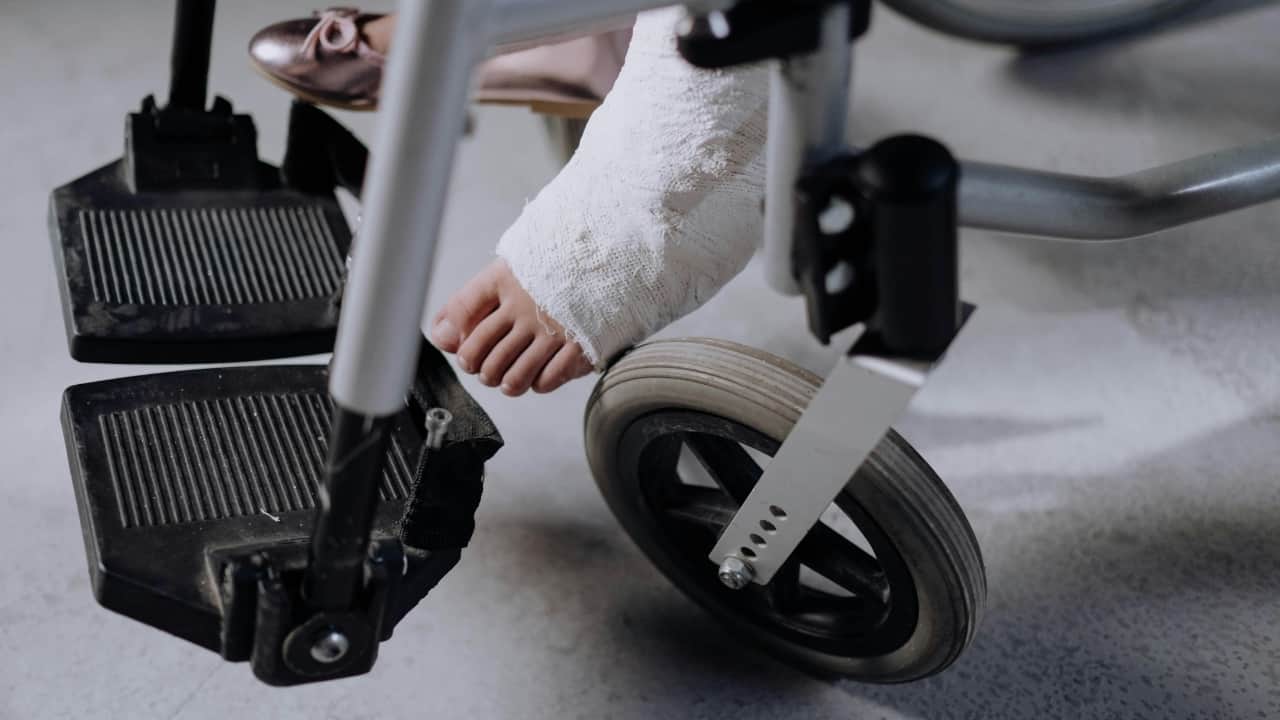 Orthopaedic surgeon warns of osteoporosis fracture risk in women, shares 10 ways to prevent it