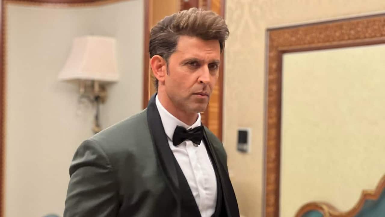 Red Carpet Appearances – Hrithik’s timeless fashion sense and charisma often outshine even international celebrities. Red Carpet Appearances – Hrithik’s timeless fashion sense and charisma often outshine even international celebrities.