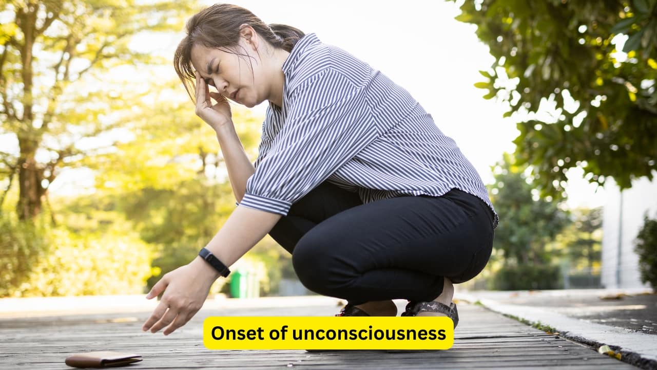 Onset of unconsciousness While people who experience seizures may also be unconscious, their transition to unconsciousness is often immediate. On the other hand, persons who faint may transition gradually over the period of a few seconds, before they experience syncope.(Image: Canva)   