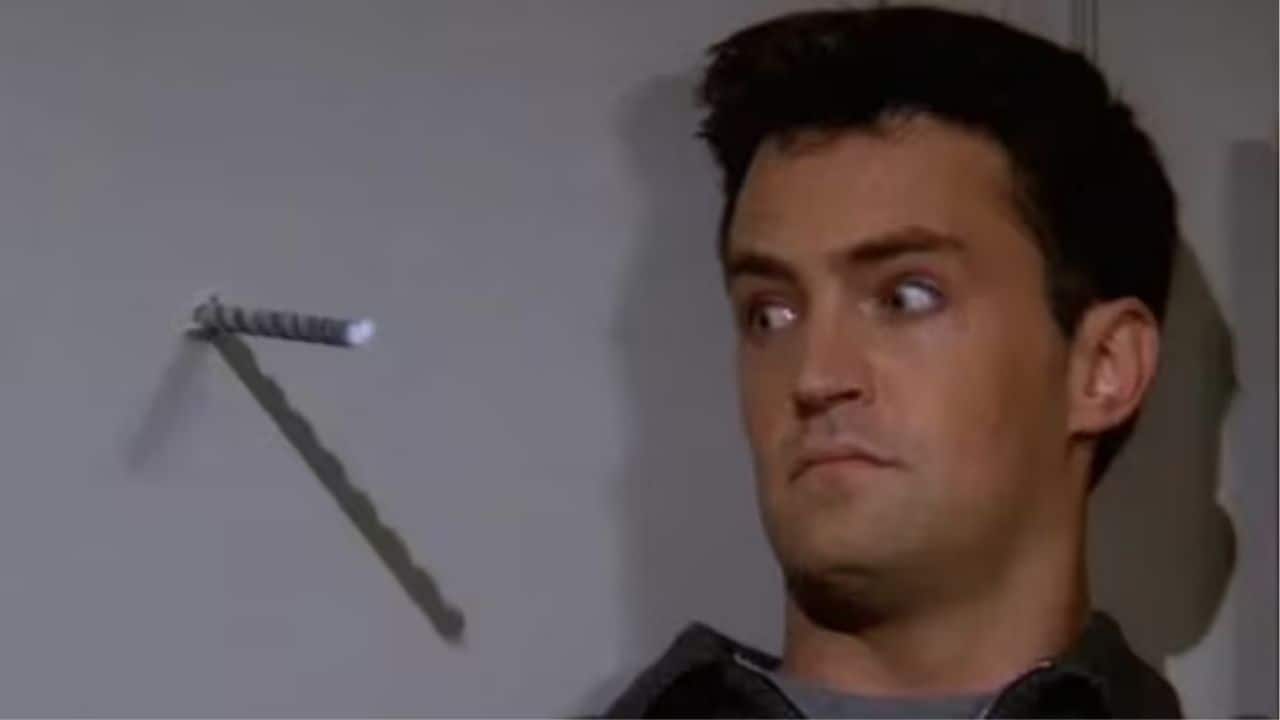 “I’m funny, right? What do you know, you’re a door. You just like knock-knock jokes.” Talking to a door in classic Chandler fashion — witty, insecure, and hilariously random. Fans loved how he could make even inanimate objects part of the comedy.