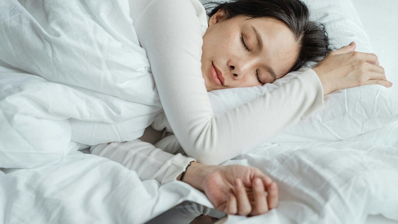 5 simple habits to improve sleep quality, wake up feeling fresh
