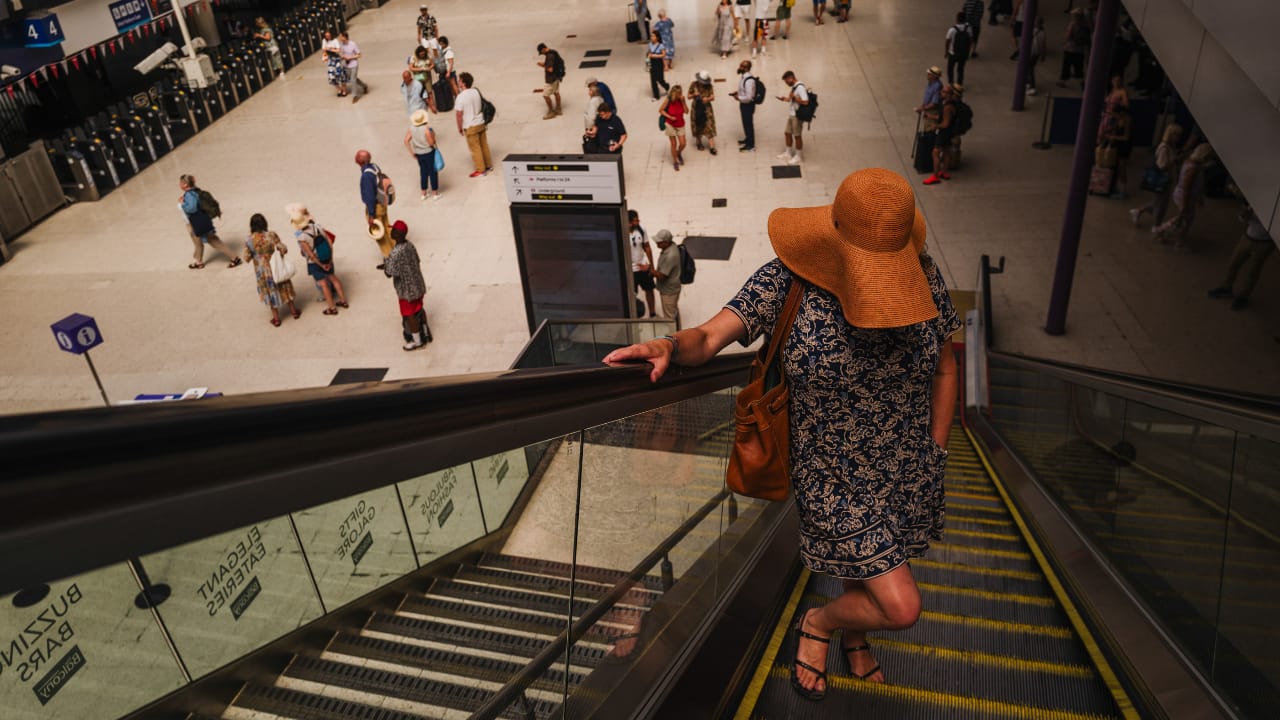 Rich Londoners find money can’t buy ACs as temperatures soar