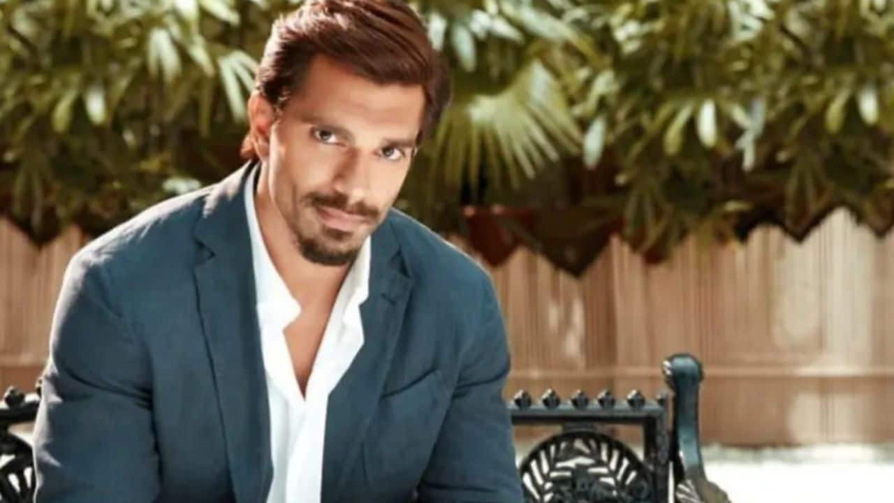Karan Singh Grover Grover played the role of Mr. Bajaj in Kasautii Zindagii Kay 2 which was a reboot of the original version Kasautii Zindagii Kay. His character was well written and the audience loved him. Karan Singh Grover Grover played the role of Mr. Bajaj in Kasautii Zindagii Kay 2 which was a reboot of the original version Kasautii Zindagii Kay. His character was well written and the audience loved him.