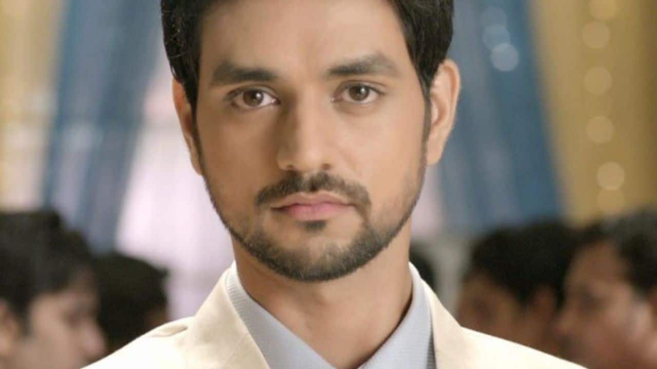 Shakti Arora He was seen in a positive role in Meri Aashiqui Tumse Hi but eventually, his character took a darker turn, creating obstacles and displaying traits associated with an antagonist. Shakti Arora He was seen in a positive role in Meri Aashiqui Tumse Hi but eventually, his character took a darker turn, creating obstacles and displaying traits associated with an antagonist.