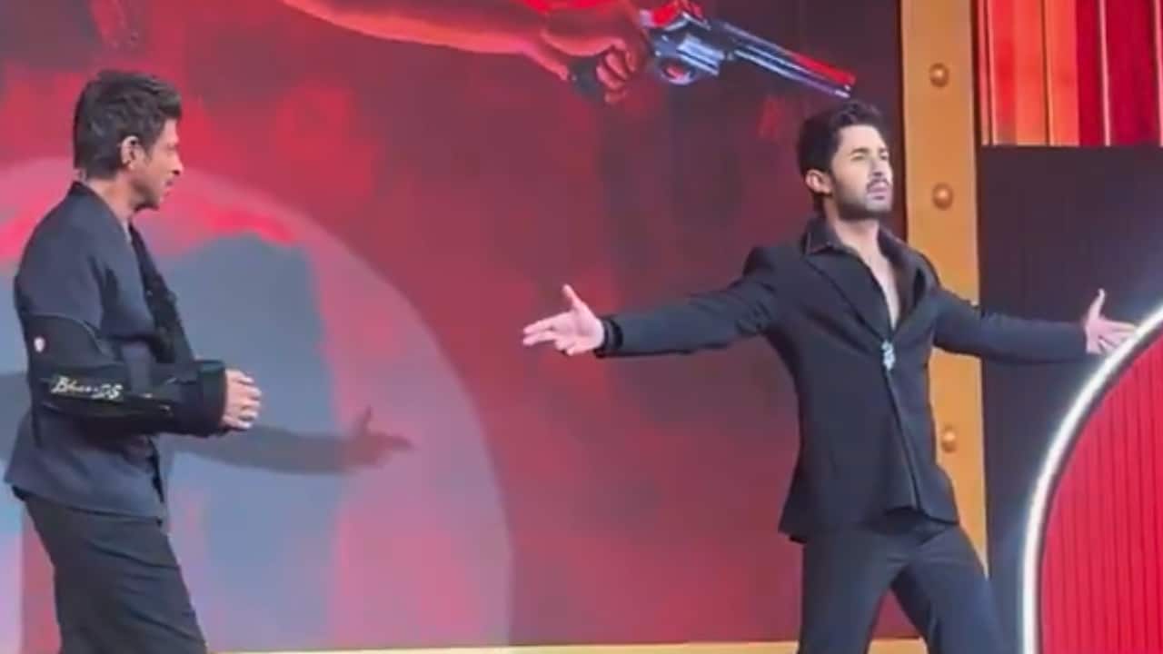 Shah Rukh Khan teaches Lakshya his iconic pose at The Ba***ds of Bollywood launch, calls him 'Hamari kahani ka badshah'