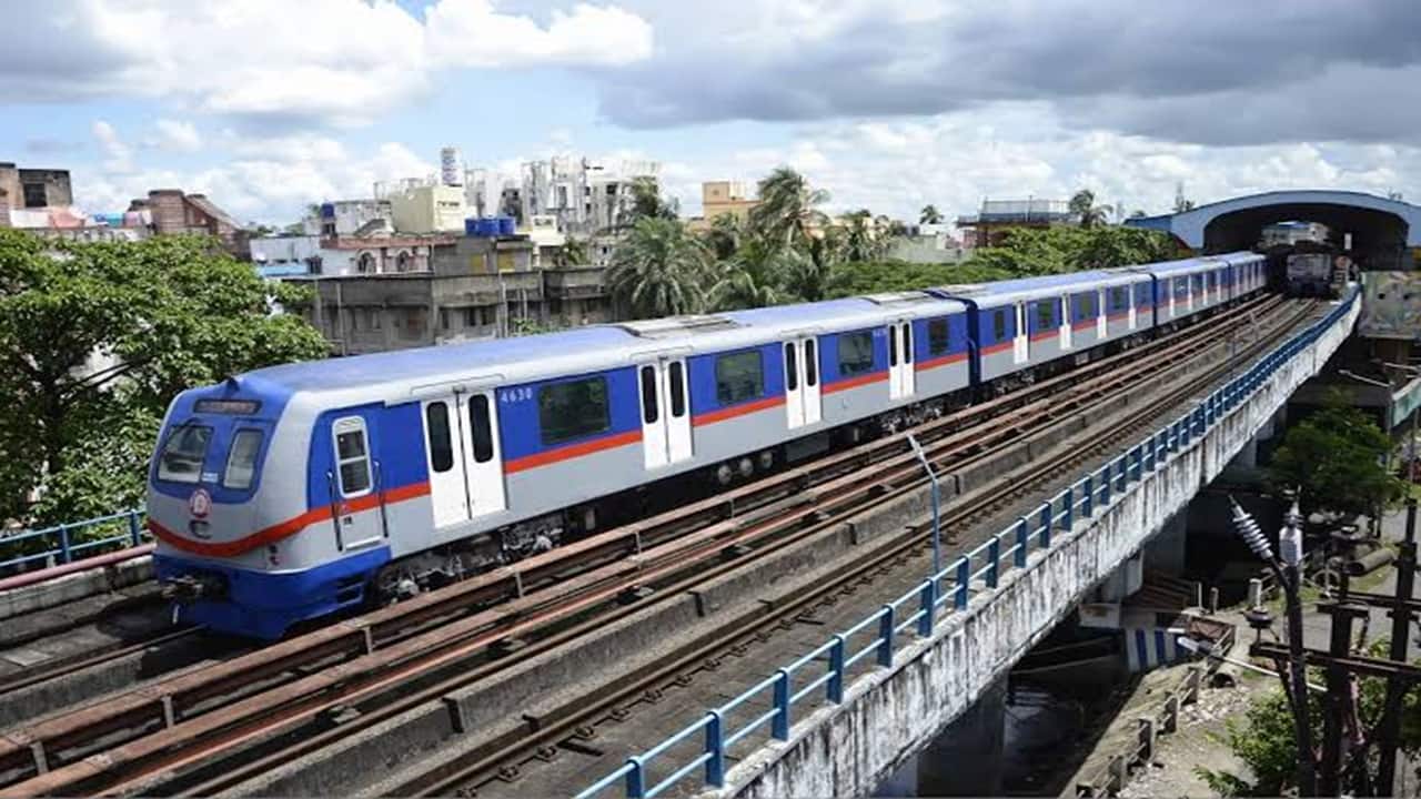 On 22 August, Prime Minister Narendra Modi will inaugurate three new stretches of the Metro network — the 2.45 km Esplanade to Sealdah section of the Green Line, the 6.77 km Noapara to Jai Hind Airport section of the Yellow Line and the 4.4 km Hemanta Mukhopadhyay to Beleghata section of the Orange Line.