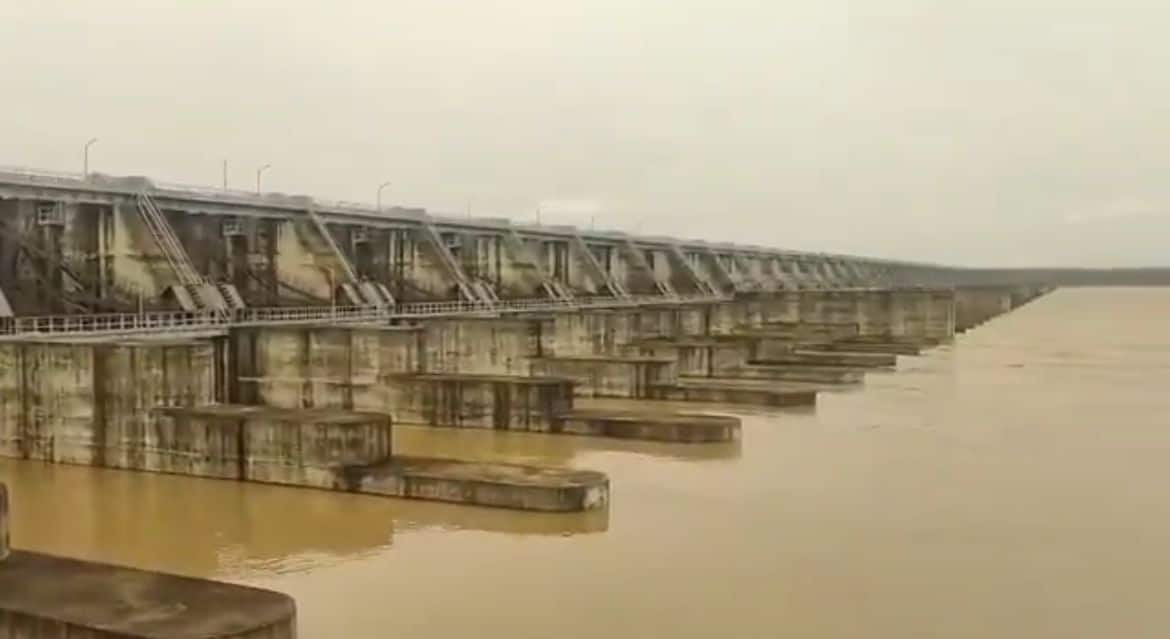 Flood alert in Andhra districts as Godavari, Krishna rivers swell