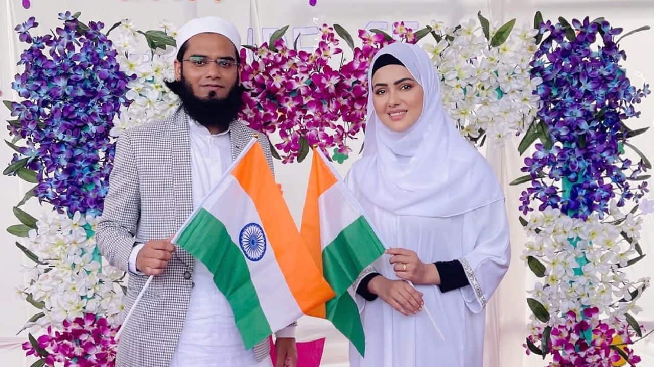 Finding Love in Faith Soon after her retirement, Sana married Mufti Anas Saiyad, a Surat-based businessman and Islamic scholar. Their marriage surprised many, but Sana has spoken openly about how his presence and guidance strengthened her spiritual journey. Finding Love in Faith Soon after her retirement, Sana married Mufti Anas Saiyad, a Surat-based businessman and Islamic scholar. Their marriage surprised many, but Sana has spoken openly about how his presence and guidance strengthened her spiritual journey.