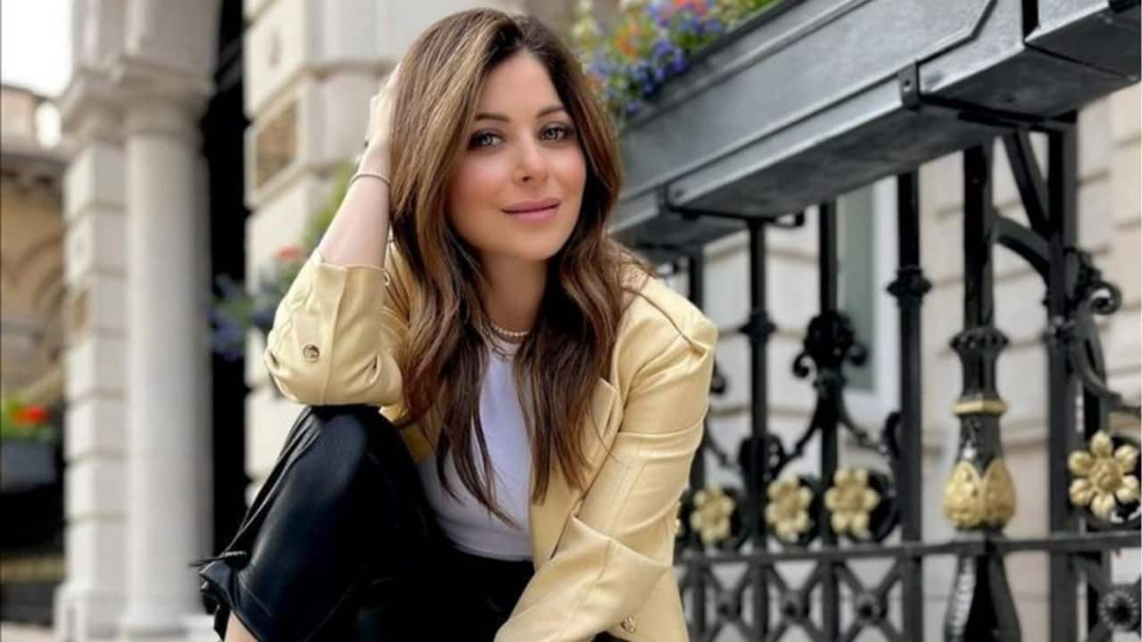 Kanika Kapoor denied hosting a bash After Kanika tested positive for COVID-19, reports suggested she had irresponsibly hosted a lavish party in Lucknow. Social media erupted with criticism, calling her reckless. However, Kanika clarified in an interview with Bombay Times that she never hosted any bash. Instead, she attended a small birthday gathering, where many politicians, including Vasundhara Raje and Dushyant Singh, were also present. She maintained that she was only a guest, not the organizer, and had provided the names of attendees to health officials. Despite her clarification, the controversy stained her public image during the early days of the pandemic.