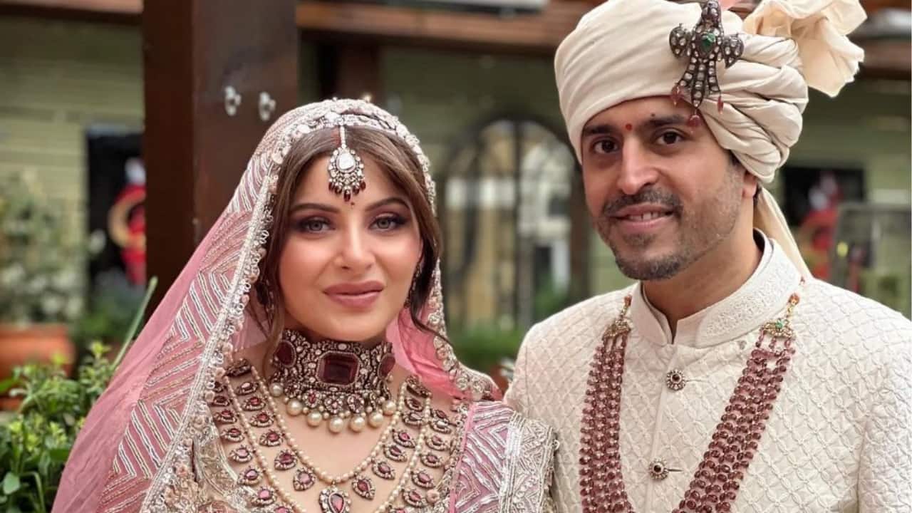 Kanika Kapoor married for the second time at the age of 43 In May 2022, Kanika Kapoor tied the knot again, this time with NRI businessman Gautam Hathiramani. The two had known each other for 15 years and shared a strong friendship before taking the leap. The wedding took place in London, attended by close family and friends, with her children actively participating in the ceremonies. For Kanika, this marriage was a second chance at happiness after the hardships of her first one. Fans admired her courage to start fresh at 43, proving that love and companionship can be found at any stage in life.