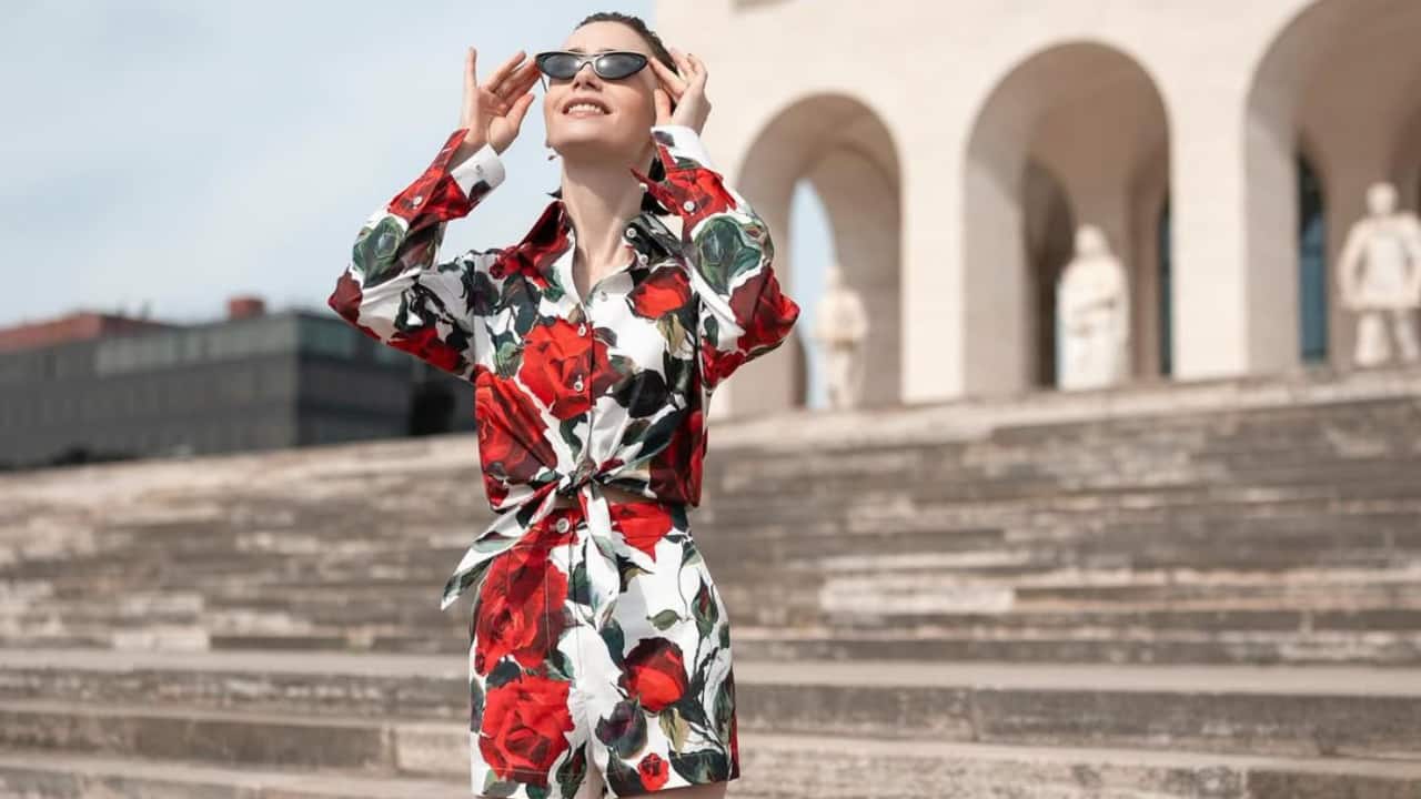 Career challenges According to the official description, Emily, now leading Agence Grateau Rome, juggles professional ambitions with personal complications in the new city. Despite the challenges, she takes time out to focus on her vlog and update her fans with a stunning selfie at a scenic location.