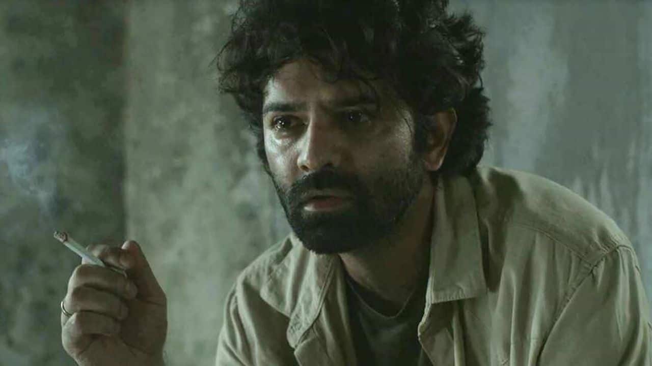 Asur Barun Sobti delivered a critically acclaimed performance as Nikhil Nair, a forensic expert, in the JioCinema psychological thriller web series. His portrayal of a professional entangled in a dangerous cat-and-mouse chase with a serial killer earned him the Best Supporting Actor award at the Asian Television Awards. Both the show and his performance were highly praised by critics and audiences alike.