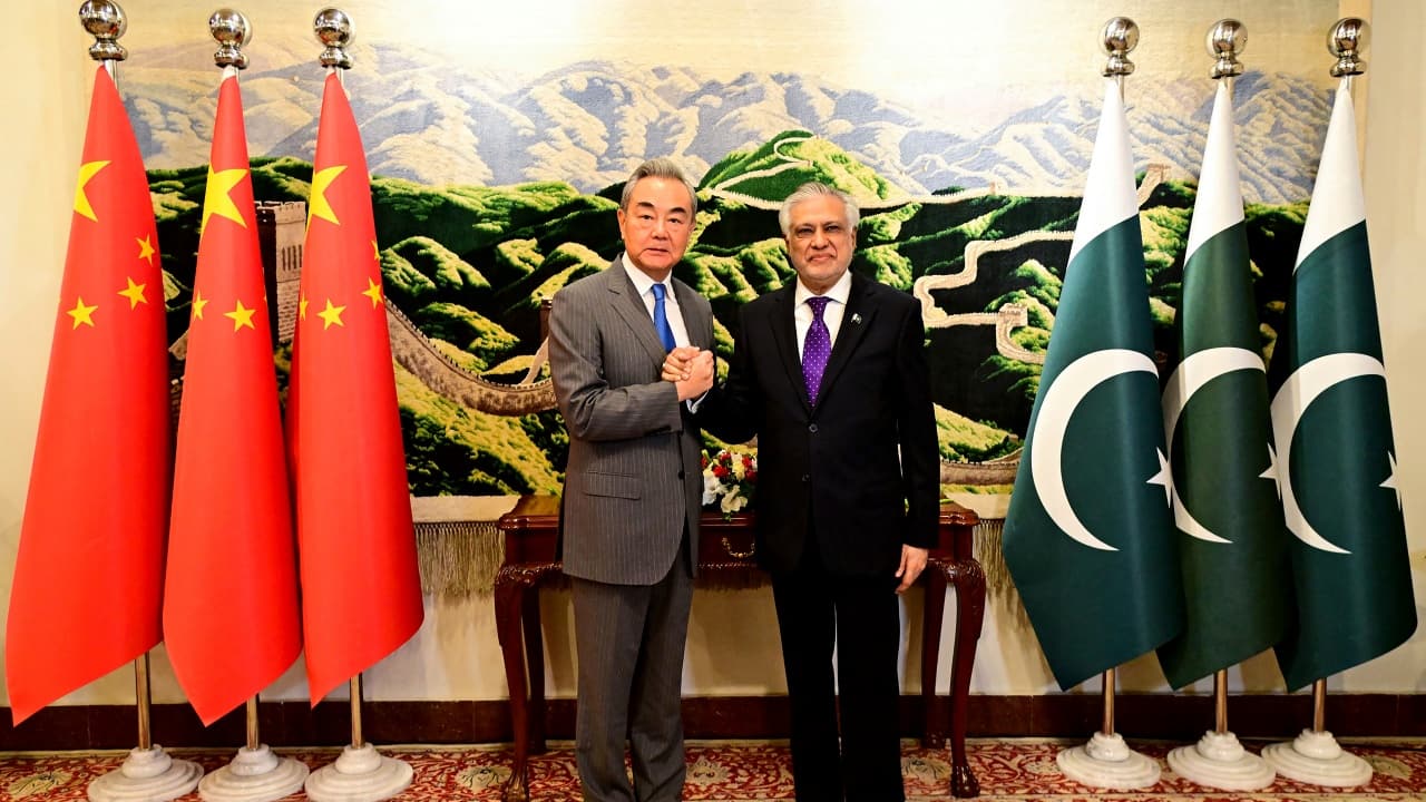 China pledges to 'continue safeguarding Pakistan', accelerates CPEC agenda as India watches closely