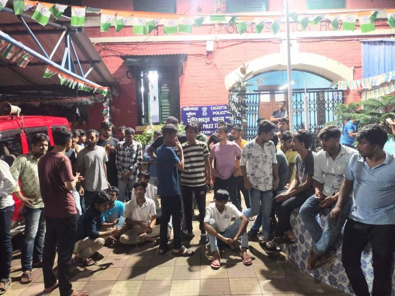 Kolkata shopkeepers attack Calcutta University students with iron rods & hockey sticks, call them 'Bangladeshis'