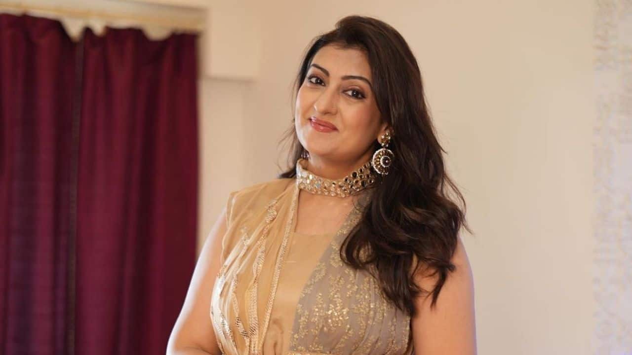 Season 5: Juhi Parmar Television star Juhi Parmar, famed for Kumkum, clinched the fifth season title. Hosted by Salman Khan and Sanjay Dutt, her winning journey was distinguished by a mature and sensible handling of the house's affairs. A strong contender from the start, she was respected for her firm stance and logical arguments, which skillfully kept her away from controversy. Her calm and consistent performance ultimately secured her the victory and the prize money.Season 5: Juhi Parmar Television star Juhi Parmar, famed for Kumkum, clinched the fifth season title. Hosted by Salman Khan and Sanjay Dutt, her winning journey was distinguished by a mature and sensible handling of the house's affairs. A strong contender from the start, she was respected for her firm stance and logical arguments, which skillfully kept her away from controversy. Her calm and consistent performance ultimately secured her the victory and the prize money.