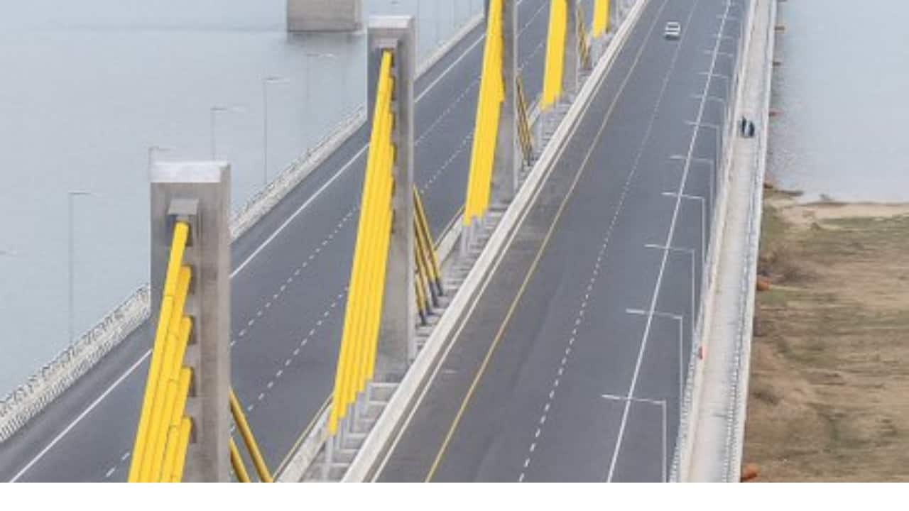 In a significant development for Bihar's infrastructure, Prime Minister Narendra Modi inaugurated the Aunta-Simaria bridge project on NH-31. A 8.15 km long marvel that includes a 1.86 km long, 6-lane bridge over the Ganga River. Constructed at a cost of over Rs 1,870 crore, this bridge promises to revolutionize connectivity between Mokama in Patna and Begusarai, ANI reported. (Photo: X)