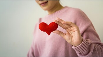 Heart attack symptoms in women are often different from men, and recognizing the early warning signs can save lives. (image: Pexels)