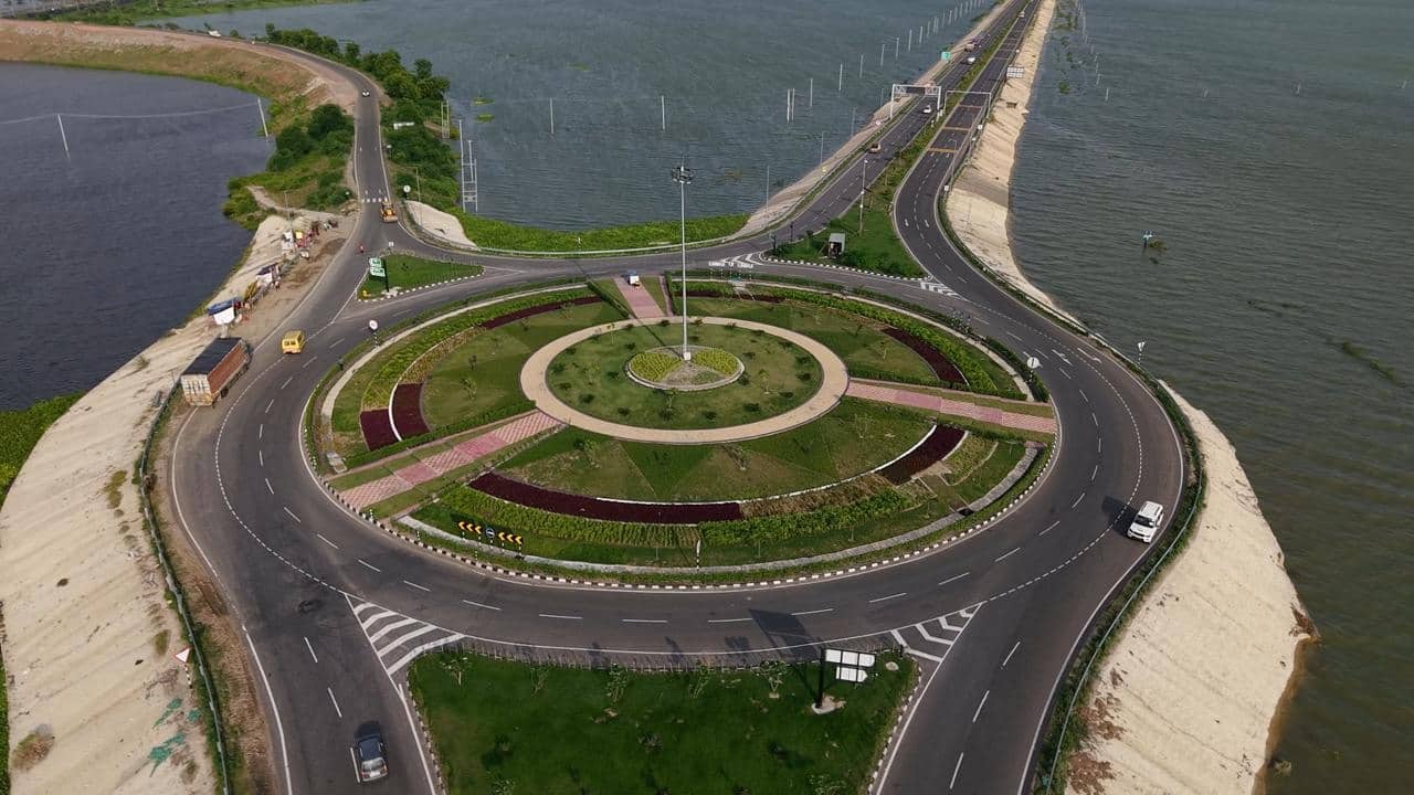 Six-Lane Highway Connectivity Connecting Mokama in Patna district with Begusarai, it provides a direct route on NH-31, reducing detours and easing congestion in other areas. (Image: X/ @JhaRahul_Bihar)