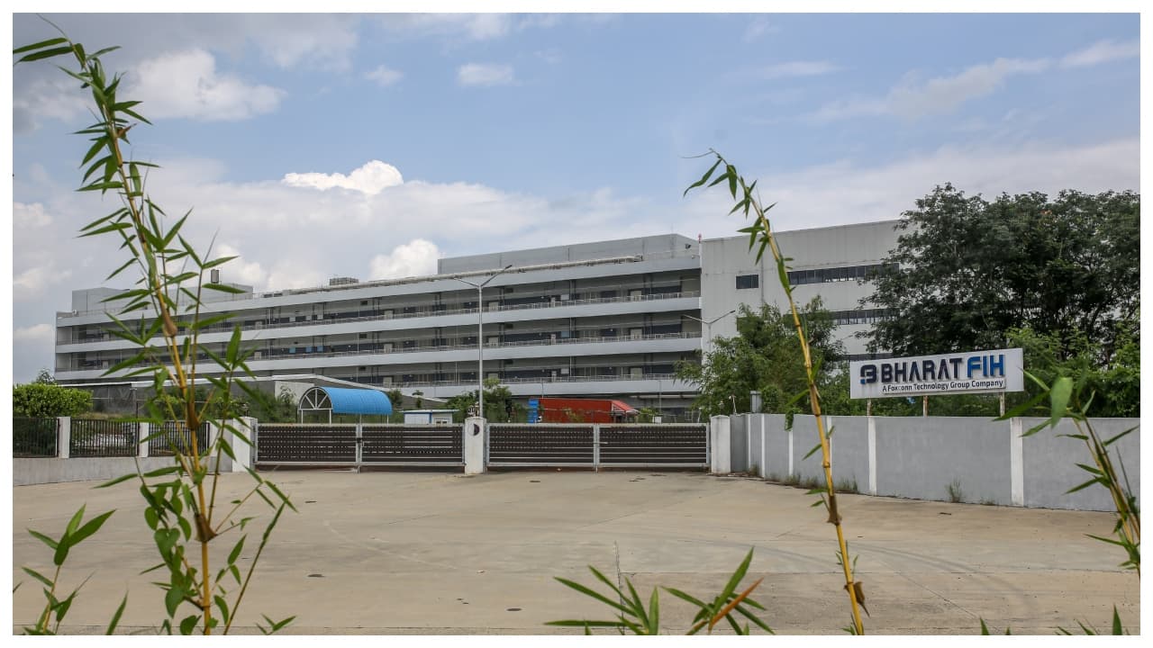 Foxconn’s recall of more Chinese staff tests Apple’s India push