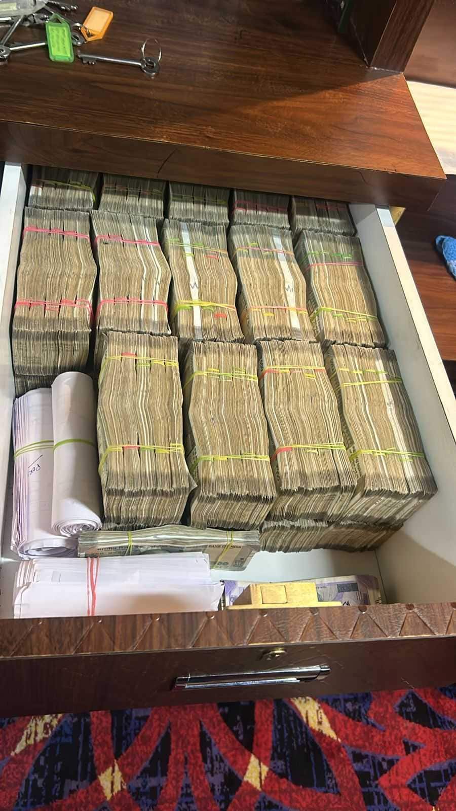 The ED has arrested Karnataka Congress MLA KC Veerendra from Gangtok in a PMLA case, following raids at 31 locations across India linked to his illegal betting websites.The ED seized ₹12 cr (1 cr foreign currency) in cash, gold/silver worth ₹6 crore & multiple vehicles.