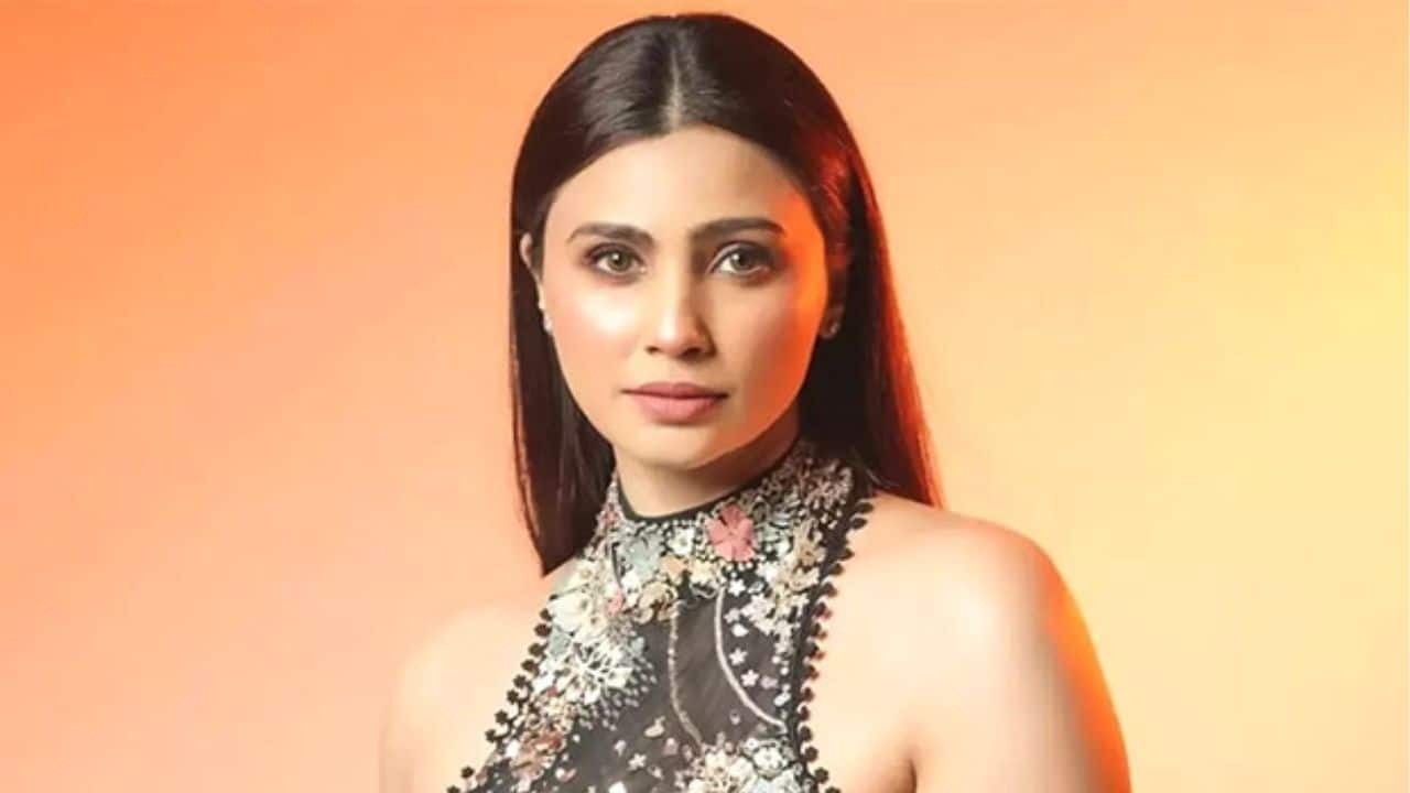Daisy Shah reveals ex from Bollywood was insecure over her interactions at parties: Someone pulled my hand to dance...