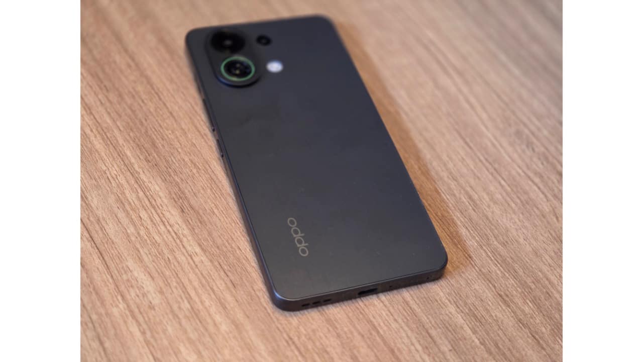 Design and Build  The K13 Turbo looks striking in its “First Purple” finish, though it’s almost impossible to tell it apart from the Pro model at first glance. The only visible differences are minor tweaks around the camera module and accent colours. It feels sturdy, but design originality is limited.