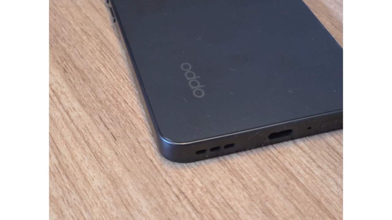 Cooling System  This is the unique bit — a built-in fan spinning up to 18,000 RPM, with vents cleverly placed near the camera. It’s an ambitious idea, though the jury’s still out on how much it improves thermal performance versus traditional vapour chambers.