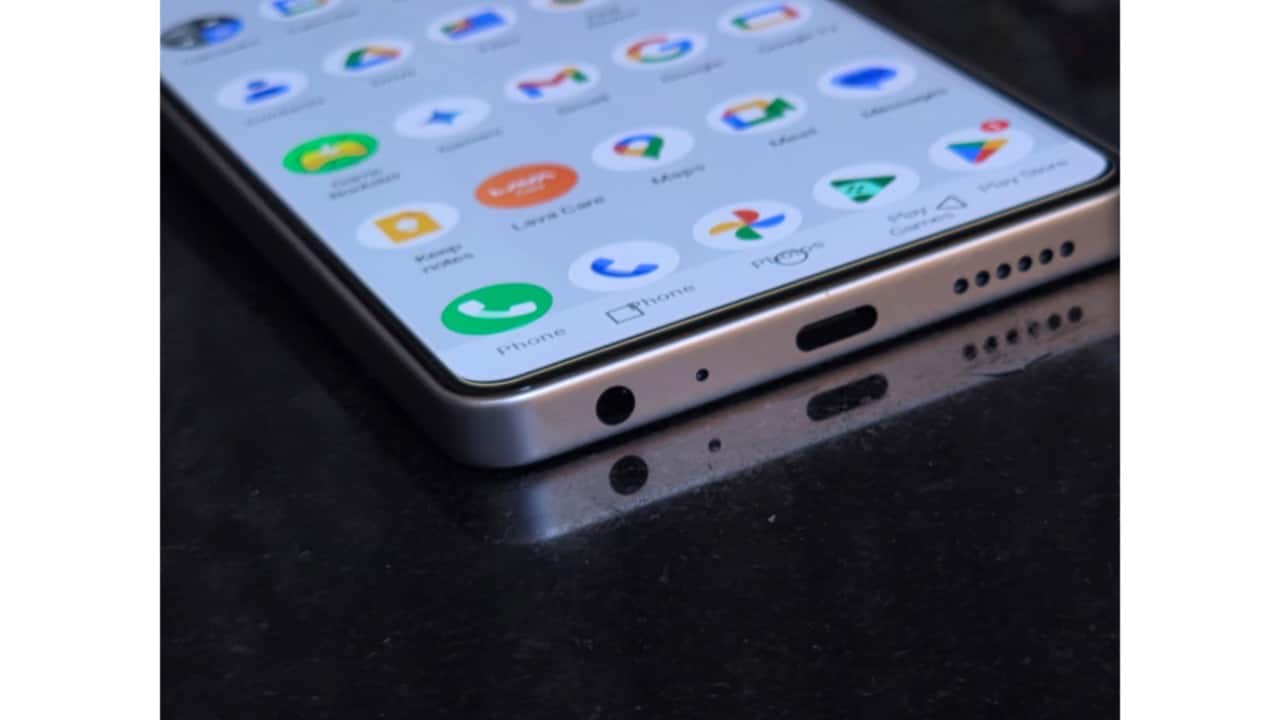 Battery Life A 5000mAh cell provides all-day endurance, with ~45 hours talk time or over 10 hours of video playback. 33W charging is reliable, though competitors at similar prices are pushing faster charging speeds. Battery Life A 5000mAh cell provides all-day endurance, with ~45 hours talk time or over 10 hours of video playback. 33W charging is reliable, though competitors at similar prices are pushing faster charging speeds.