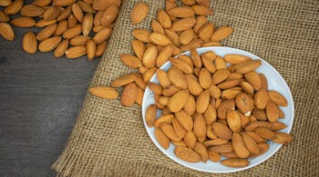 Almonds can help fight diabetes, heart disease, and obesity by improving heart health, controlling weight, balancing gut health and regulating blood sugar. (image: Pexels)