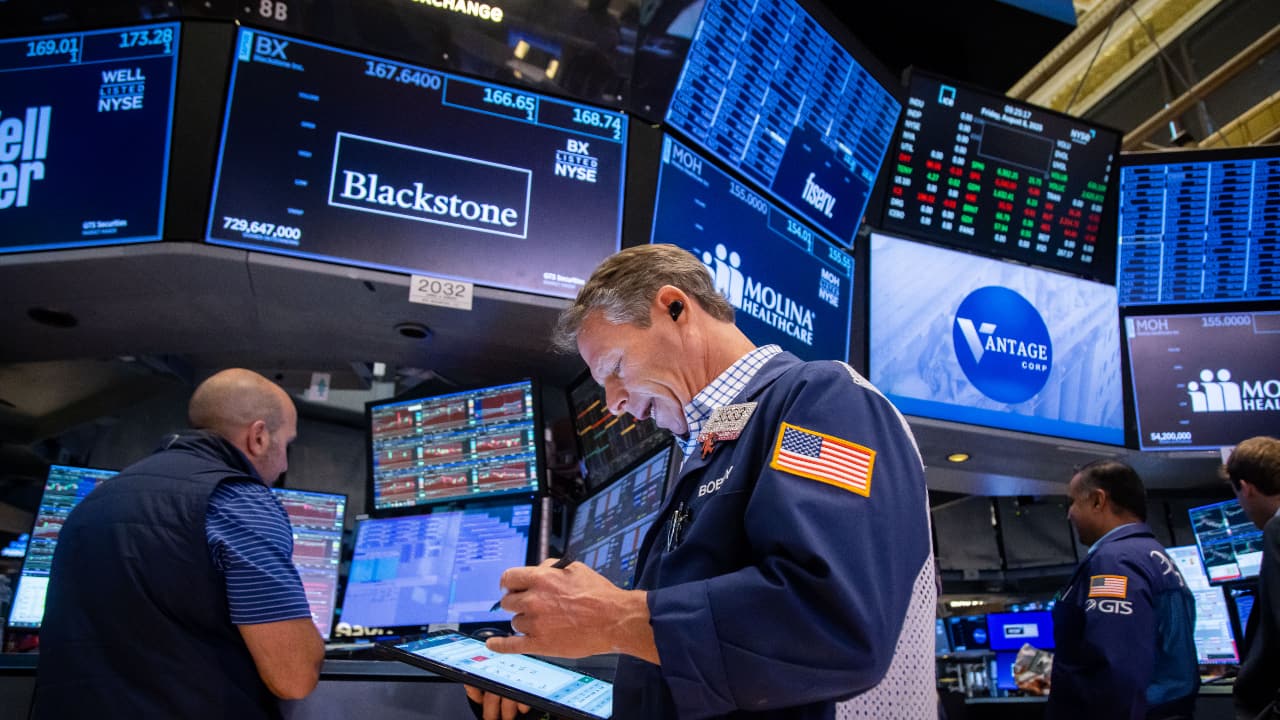 Tech rebound lifts stocks as US shutdown nears end