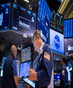 Tech rebound lifts stocks as US shutdown nears end
