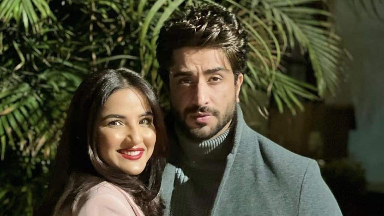 Initial Denial During Farah Khan’s cooking vlog, Jasmin revealed they were together but not fully committing, admitting they were “kind of in denial.” Aly confirmed their relationship has since come full circle. Initial Denial During Farah Khan’s cooking vlog, Jasmin revealed they were together but not fully committing, admitting they were “kind of in denial.” Aly confirmed their relationship has since come full circle.
