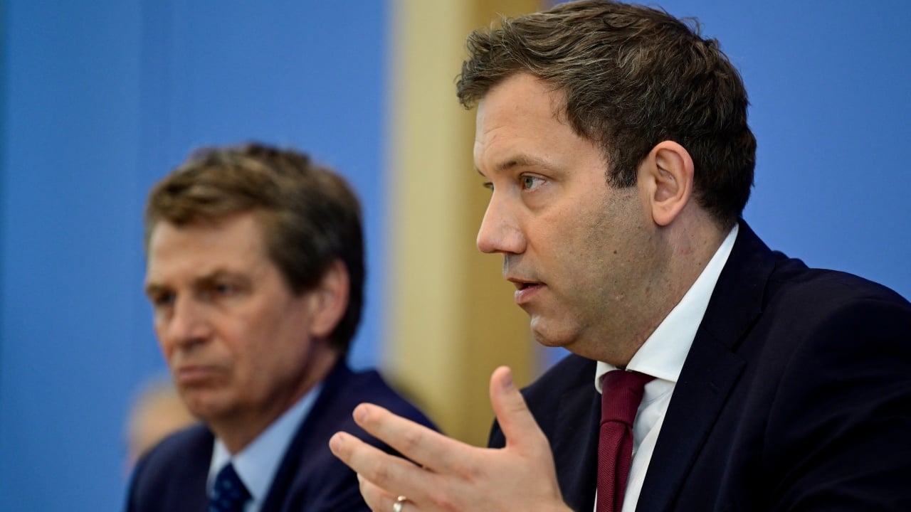 'Can't see Putin changing his mind': Germany ready to back security guarantees for Ukraine after war