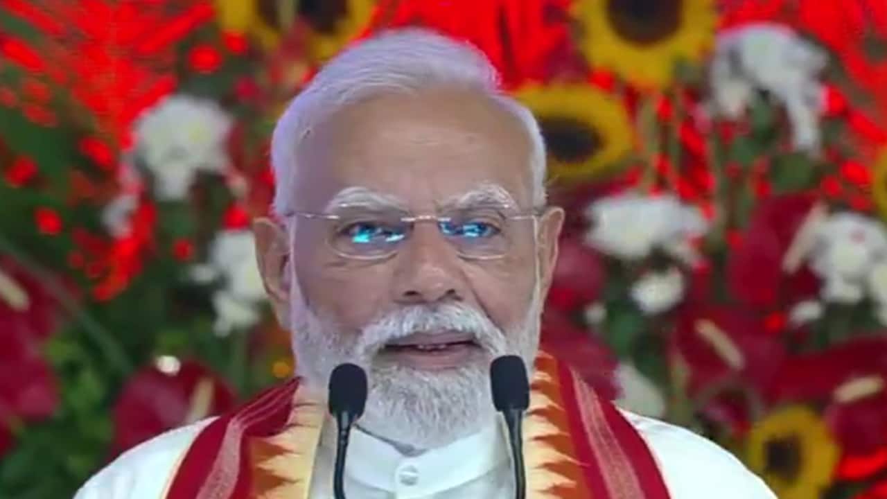 PM Modi asks NDA MPs to organise Swadeshi Mela, build on GST rate cuts 'lehar'