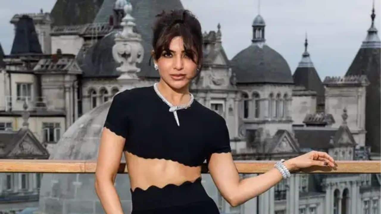 Black Crop &amp; Diamond Elegance Samantha stuns in a black cropped outfit paired with a diamond-studded necklace against a European city backdrop. The outfit’s clean cuts and accessories bring out understated luxury with modern sophistication.