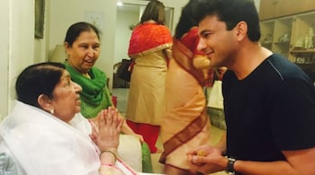 Vikas Khanna remembers meeting Lata Mangeshkar on Ganesh Chaturthi, writes, "We spoke on the phone often, she stood by me"