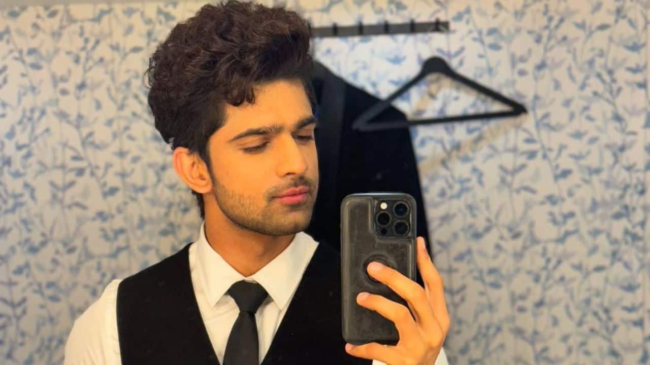 Casting couch His early career also included a harrowing encounter with the casting couch. An individual made inappropriate advances, telling him he would have to compromise to get ahead. Traumatized and scared, Kumar immediately booked a general compartment train ticket and returned home to Punjab in tears. He confided in his mother, who supported his decision to leave.