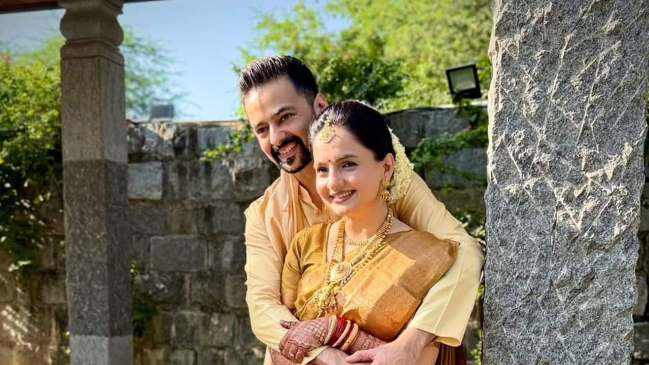 Giaa Manek and Varunn Jain’s candid clicks from their yogic wedding
