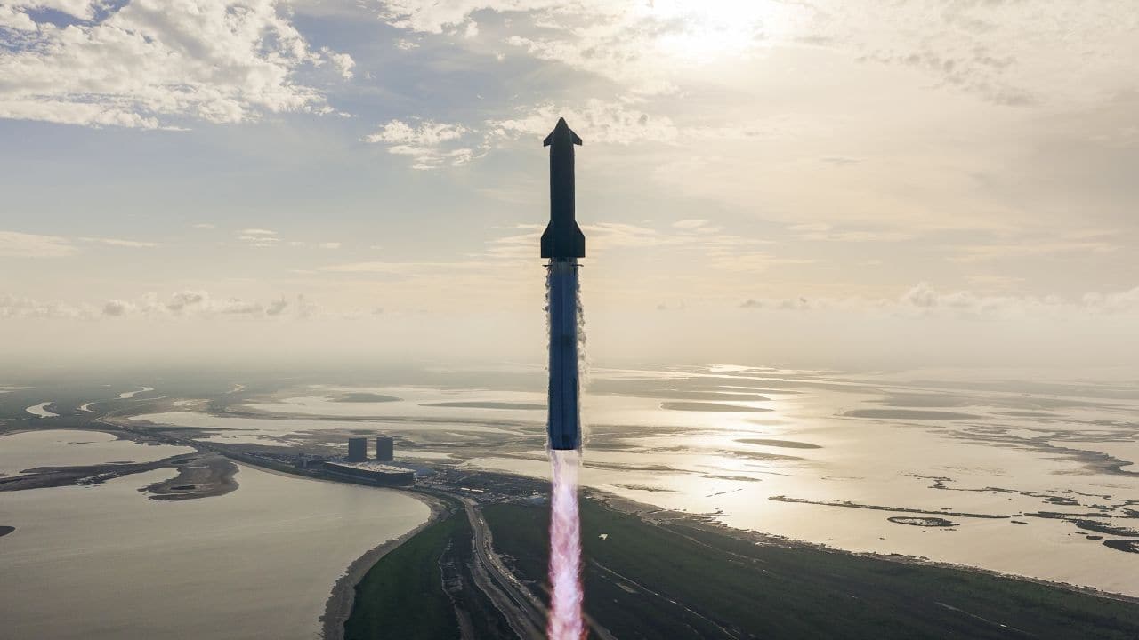 SpaceX’s building-sized Super Heavy splashes into ocean after launch, watch video here