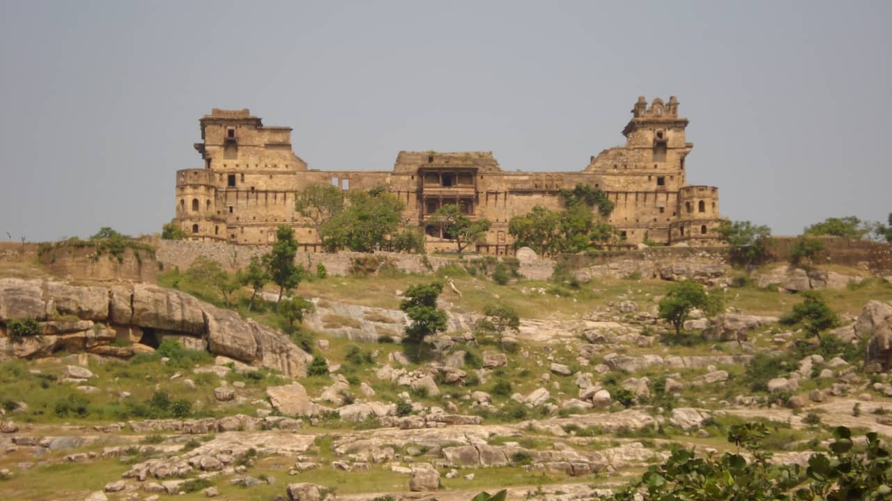 Offbeat. Mysterious. Unforgettable. Explore Garh Kundar Fort in Bundelkhand. (Image: Wikipedia)