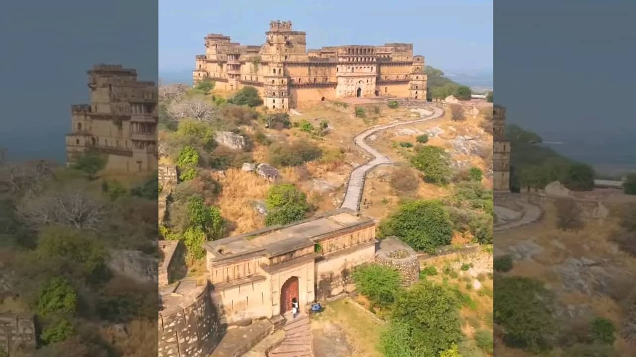A fort of legends, love & mystery — would you dare visit Garh Kundar? (Image: Facebook/ INDIA Travel Tourism)