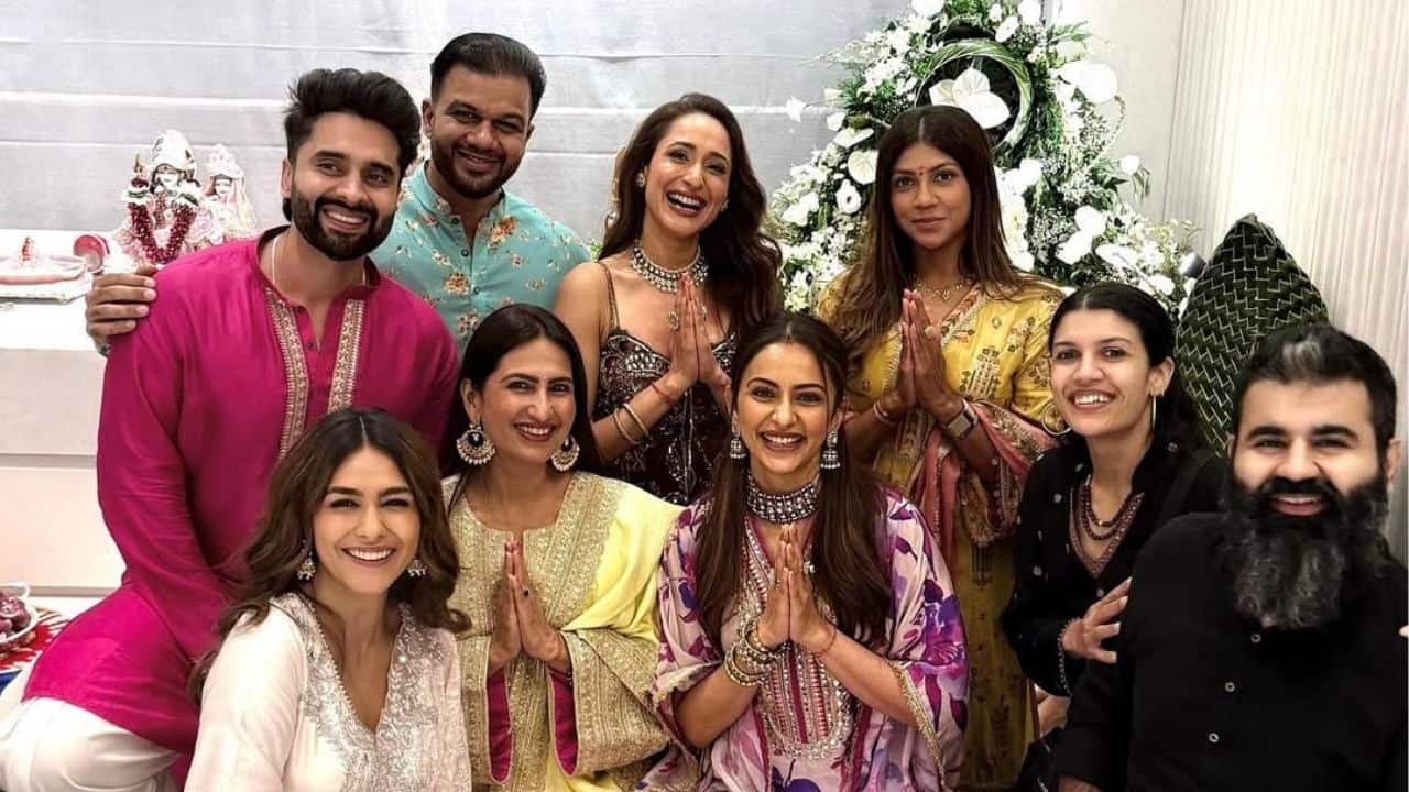 Rakul Preet Singh and Jackky Bhagnani celebrate Ganesh Chaturthi with family and friends, see here 